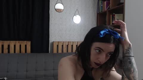Snapshot of alicee_logan_ chatting on February 21, 5:13 am alicee_logan_ online show from February 21, 5:13 am