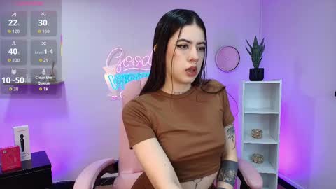 Snapshot of alicee_vixen chatting on September 24, 12:56 pm Alice online show from September 24, 12:56 pm