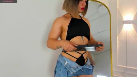 Snapshot of alicefit_212 chatting on September 23, 4:45 pm alicefit_212 online show from September 23, 4:45 pm