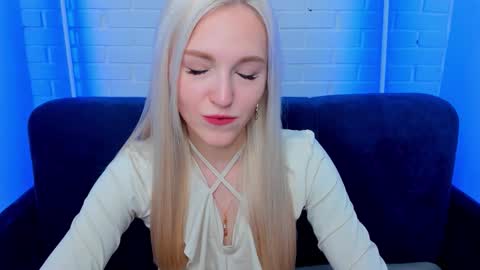 Snapshot of alicemonro chatting on September 29, 9:41 am alicemonro online show from September 29, 9:41 am