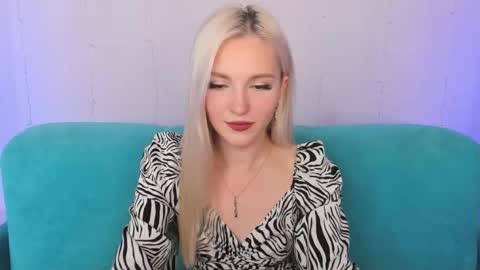 Snapshot of alicemonro chatting on September 30, 9:42 am alicemonro online show from September 30, 9:42 am
