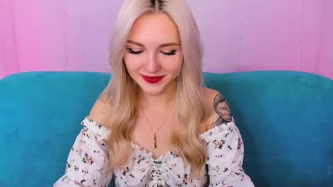 Snapshot of alicemonro chatting on October 5, 8:12 am alicemonro online show from October 5, 8:12 am