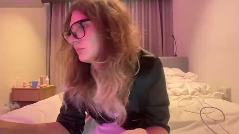 AlicePinkhead online show from April 30, 8:19 am