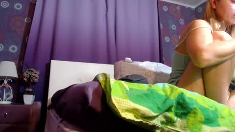 Snapshot of alicewetsquirt chatting on March 8, 6:47 pm alicewetsquirt online show from March 8, 6:47 pm