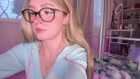 from wonderland online show from April 3, 3:52 pm