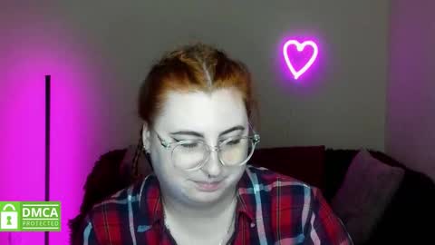 Snapshot of alicia_side_red chatting on October 12, 5:33 am Alicia online show from October 12, 5:33 am