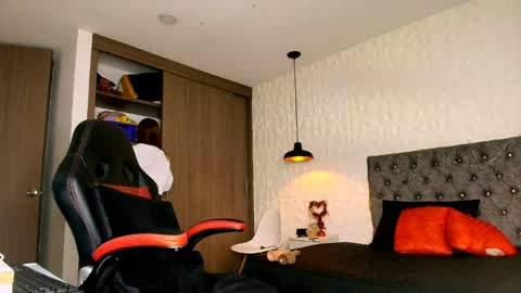 Ali online show from April 11, 12:09 pm