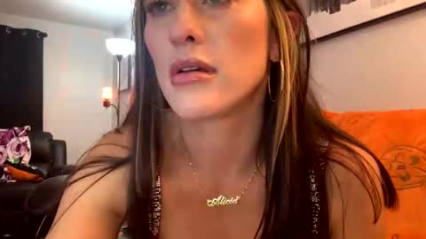 Snapshot of aliciacolette123 chatting on October 16, 9:53 am teacherspet69 online show from October 16, 9:53 am