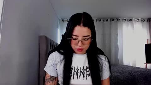 aliice_walker_ online show from November 24, 7:12 pm