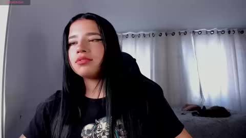 aliice_walker_ online show from March 20, 9:42 pm