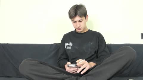 Snapshot of alikuskya chatting on October 15, 12:47 am Dan online show from October 15, 12:47 am