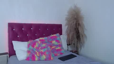 Snapshot of alinakiss_ chatting on February 14, 1:34 am lili online show from February 14, 1:34 am