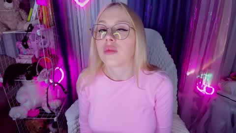 alinaocean online show from April 11, 4:44 pm