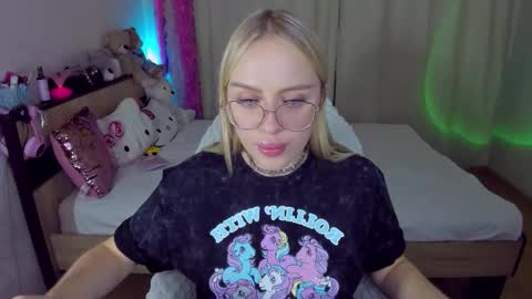 Snapshot of alinaocean chatting on October 18, 7:40 pm alinaocean online show from October 18, 7:40 pm