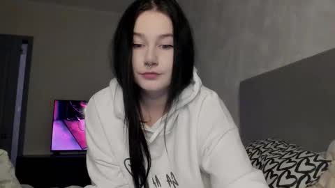 Aline Greeeen online show from March 18, 10:10 am