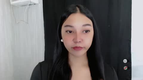 Shanti xhey online show from December 3, 6:41 pm