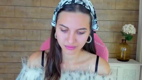 AlisaVersailles online show from October 2, 4:44 am