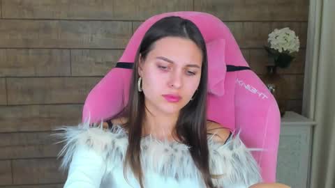 AlisaVersailles online show from September 25, 4:30 am