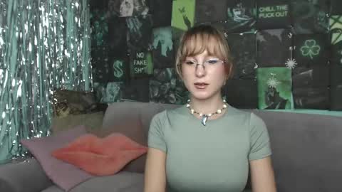 alishakelly online show from October 27, 6:13 am