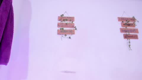 Alisia online show from April 2, 4:31 am