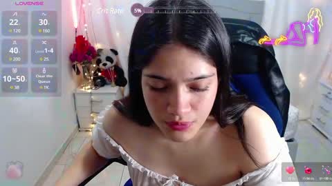 Snapshot of alison_girl22 chatting on February 11, 1:20 am Alison online show from February 11, 1:20 am