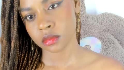 Snapshot of alison_ker chatting on September 25, 1:56 am Sofias house online show from September 25, 1:56 am