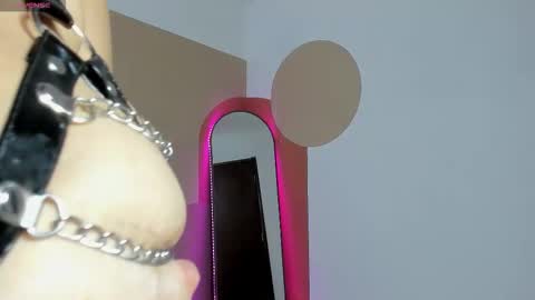Snapshot of alison_milk chatting on October 1, 2:38 pm alison_milk online show from October 1, 2:38 pm