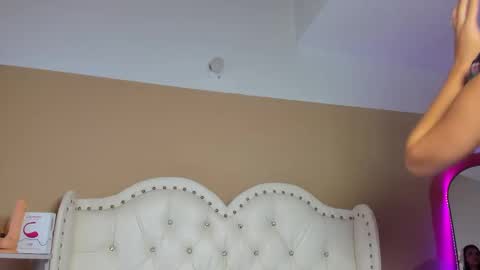 Snapshot of alison_milk chatting on September 30, 2:38 pm alison_milk online show from September 30, 2:38 pm