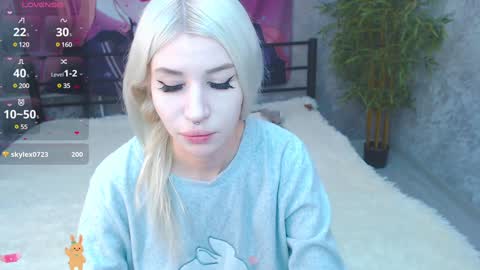 Snapshot of alison_moonlight chatting on December 15, 4:51 am Alison online show from December 15, 4:51 am
