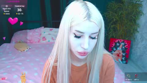 Snapshot of alison_moonlight chatting on October 6, 8:37 pm Alison online show from October 6, 8:37 pm
