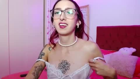 alissesallie_ online show from May 21, 9:43 pm