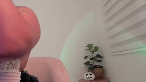 Snapshot of alissonkisses chatting on October 12, 5:44 am alisson online show from October 12, 5:44 am