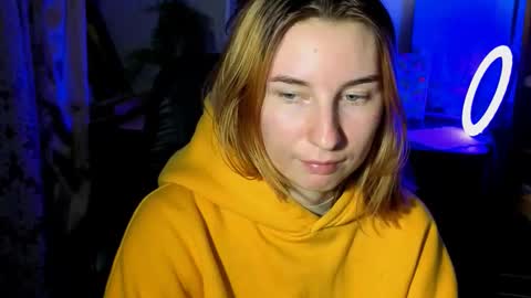 Snapshot of alisun_ chatting on October 16, 6:07 pm A L I C E online show from October 16, 6:07 pm