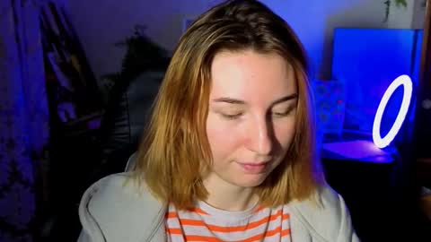 Snapshot of alisun_ chatting on October 13, 8:11 pm A L I C E online show from October 13, 8:11 pm