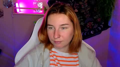 Snapshot of alisun_ chatting on September 13, 4:31 pm A L I C E online show from September 13, 4:31 pm