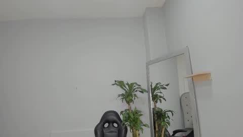 alix_18 online show from October 18, 11:14 am