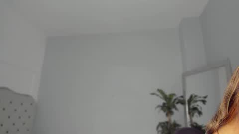 alix_18 online show from September 23, 11:26 am