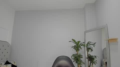 alix_18 online show from October 4, 11:08 am