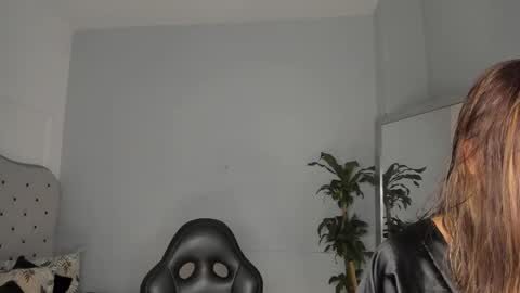 alix_18 online show from October 6, 11:28 am