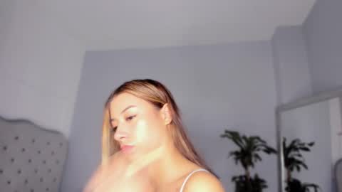 alix_18 online show from October 14, 11:13 am