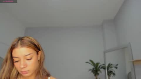 alix_18 online show from September 22, 11:25 am