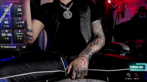   online show from November 11, 8:22 pm