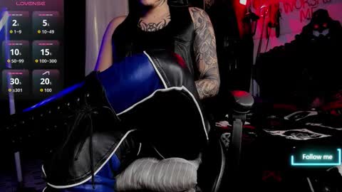   online show from October 25, 7:03 pm