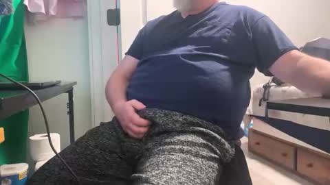 Allergictolove online show from February 9, 11:40 pm