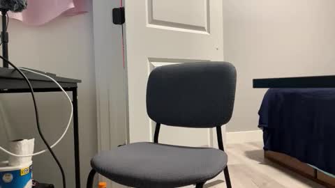 Allergictolove online show from April 12, 3:05 pm