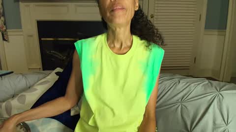 Snapshot of allgood4u chatting on October 4, 2:42 am wishlist on bio online show from October 4, 2:42 am
