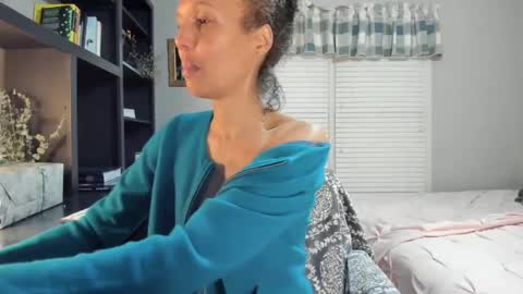 Snapshot of allgood4u chatting on February 22, 11:35 pm wishlist on bio online show from February 22, 11:35 pm