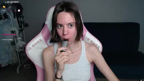 Snapshot of allie_hazie chatting on September 21, 12:14 am alice online show from September 21, 12:14 am