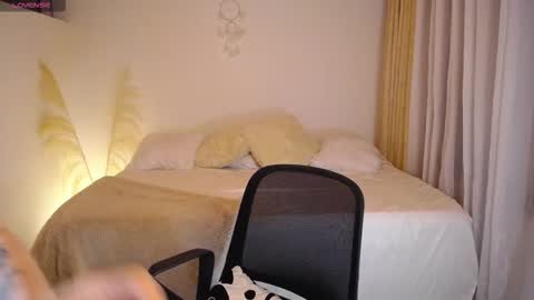 Allie  online show from January 7, 5:40 pm