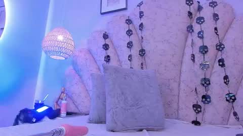 Snapshot of allison_chiaki chatting on October 16, 11:25 pm Allison online show from October 16, 11:25 pm